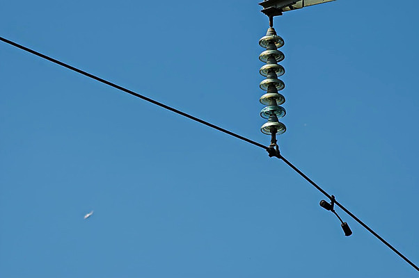 포토 JPG 해외이미지 산업 선 유리 하늘 산 프레임 사람없음 야외 파란색 탑 금속 힘 페인트 종 기둥 네트워크 코드 위험 큼 철 전염 철사 봉 철탑 지휘자 불가리아 전압 철강 해외202004 해외포토 건축물 건축 컬러 컨셉 재질 음악가 질병 크기 감염 파일형식 남유럽 이미지허브