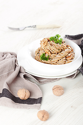 포토 JPG 해외이미지 접시 음식 백그라운드 포크 다이어트 채소 재료 치즈 파스타 파슬리 건강 마늘 스파게티 요리 사람없음 빨간색 식당 식사 저녁식사 이탈리아 샐러드 견과류 흰색 신선 맛 지중해 먹기 허브 크림 올리브 호두 레시피 버터 내추럴 점심식사 입가심 채식주의자 펜네 해외202004 해외포토 식물 식기 열매 유럽 바다 컬러 컨셉 모션 유제품 서양음식 상점 채식 파일형식 이미지허브