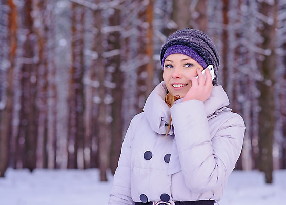 포토 JPG 해외이미지 나무 1 계절 공원 여자 행복 크리스마스 겨울 자연 모바일 새해 세포 대화 한명 서기 사람 20대 성인 야외 목재 가로 스마트폰 외침 추위 흰색 잡기 소나무 치아 숲 시원함 전화기 서리 내추럴 진짜 해외202004 해외포토 식물 공공시설 기념일 감정 컬러 재료 모션 말하기 청년 핸드폰 스마트기기 소리 소화기관 생태계 파일형식 이미지허브