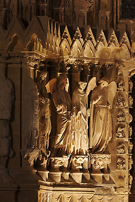 포토 JPG 해외이미지 건축물 건축양식 풍경 사람없음 야외 빛 조각상 프랑스 야간 대성당 파리_프랑스 해외202004 해외포토 자연요소 건축 유럽 조형물 성당 파일형식 이미지허브