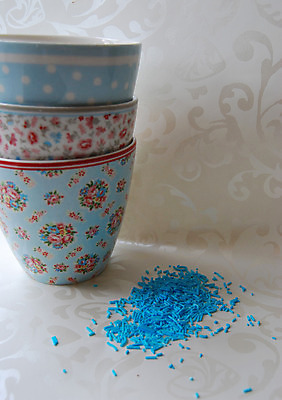 포토 JPG 해외이미지 꽃 사람없음 장식 컵 주방 카페 터키석 해외202004 해외포토 식물 식기 상점 보석 파일형식 이미지허브