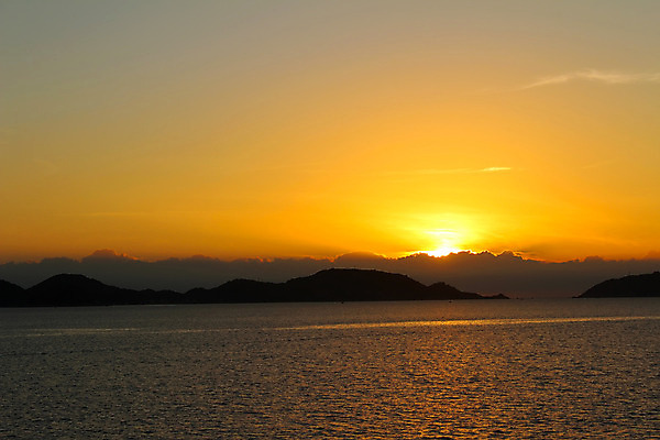 포토 JPG 해외이미지 나무 구름 실루엣 파도 바다 여행 오렌지 자연 하늘 휴식 손바닥 풍경 사람없음 물 여름 햇빛 태양 일출 황혼 일몰 새벽 서핑 암초 수평선 해외202004 해외포토 자연요소 식물 손 계절 컨셉 과일 촬영기법 노을 수상스포츠 생태계 파일형식 이미지허브