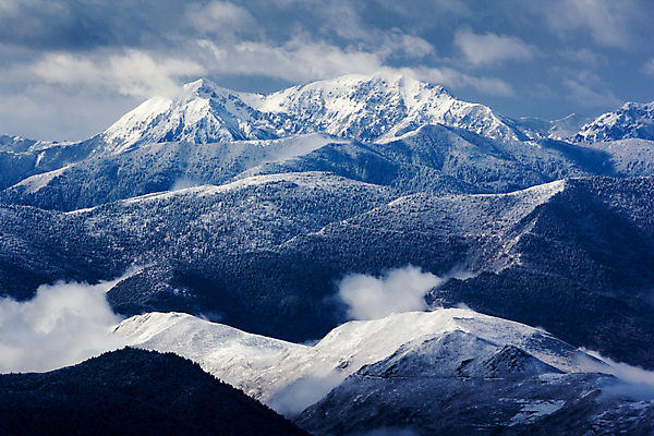 포토 JPG 해외이미지 구름 아시아 백그라운드 겨울 자연 하늘 산 안테나 풍경 사람없음 물 파란색 얼음 중국 추위 안개 흰색 신선 정상 시원함 북극 산등성이 봉 층 절정 해외202004 해외포토 자연요소 계절 나라 컬러 통신 날씨 극지방 생태계 파일형식 이미지허브
