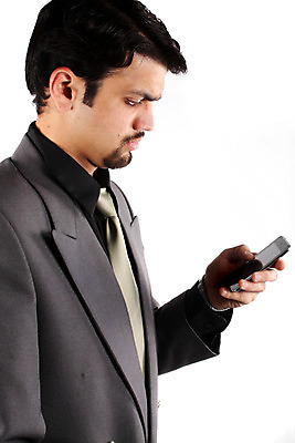 포토 JPG 해외이미지 남자 사업가 넥타이 모바일 한명 동양인 정장 스마트폰 비즈니스맨 인디언 인도인 확인 경영자 경영 정중 해외202004 해외포토 외국인 직업 1 잡화 옷 컨셉 비즈니스 아메리카 사람 인종 핸드폰 스마트기기 직장인 리더 파일형식 이미지허브