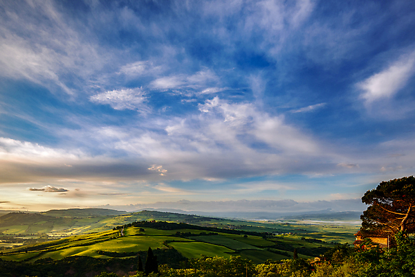 포토 JPG 해외이미지 나무 구름 계절 유럽 여행 잎 밭 자연 하늘 휴가 풍경 사람없음 야외 가로 빨간색 초록색 파란색 노란색 일출 계곡 봄 이탈리아 흰색 시골 땅 지중해 언덕 장면 내추럴 구성 토스카나 해외202004 해외포토 자연요소 식물 나라 바다 컬러 농업 노을 생태계 파일형식 이미지허브