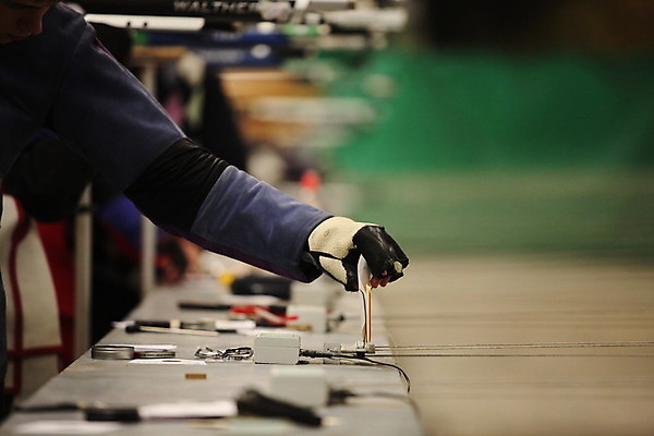 포토 JPG 해외이미지 직업 1 남자 종이 무기 스포츠 유니폼 통 작업복 사람 사람없음 금속 경쟁 권총 총 조끼 업무 원형 구멍 역 보호 목표 발사 오브젝트 보안 날카로움 슛 조준 시스템 사수 총알 해외202004 해외포토 도형 옷 컨셉 교통시설 재질 안전 외투 작업 파일형식 이미지허브
