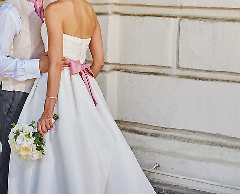 포토 JPG 해외이미지 커플 드레스 여자 남자 꽃 행복 꽃다발 결혼 2 꽃무늬 가족 관계 신혼부부 결혼식 남편 키스 함께함 관리 사랑 미소 사람 정장 성인 사람없음 야외 초록색 여름 기쁨 흰색 축하 반지 잡기 아내 약혼 베일 해외202004 해외포토 식물 부부 옷 계절 감정 컬러 컨셉 무늬 장신구 모션 표정 이벤트 애정표현 약속 신혼 파일형식 이미지허브