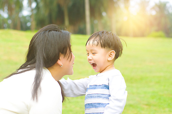 포토 JPG 해외이미지 라이프스타일 공원 여자 행복 아들 어린이 가족 태국 자연 엄마 휴식 한국 건강 사랑 사람 동양인 소년 야외 두명 초록색 정원 일본 중국 봄 기쁨 자녀 인도네시아 돌봄 해외202004 해외포토 계절 공공시설 남자 감정 아시아 컬러 컨셉 관계 모션 인종 생활 생태계 파일형식 이미지허브