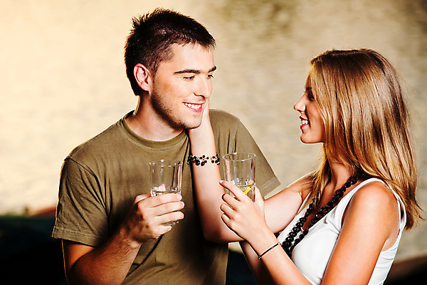 포토 JPG 해외이미지 나무 라이프스타일 커플 응시 여자 포즈 자연 유리 휴식 갈색머리 건강 사랑 미소 야외 두명 초록색 물 여름 강 태양 유행 일몰 봄 신선 뜨거움 해외202004 해외포토 자연요소 식물 헤어스타일 시선 계절 감정 컬러 컨셉 관계 재질 표정 사람 생활 노을 생태계 파일형식 이미지허브