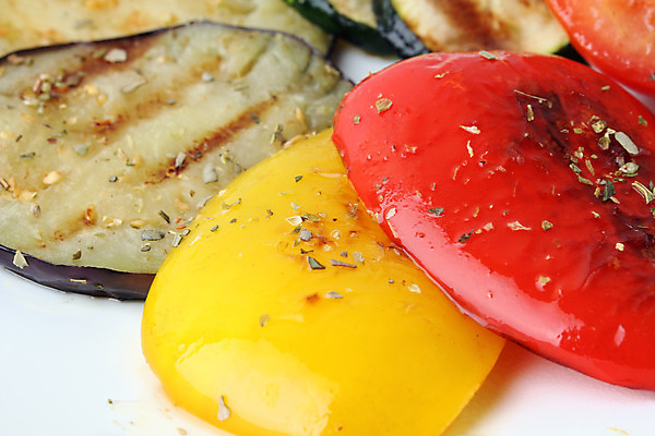 포토 JPG 해외이미지 음식 조각 다이어트 채소 가지 파프리카 건강 요리 사람없음 빨간색 컬러풀 노란색 식당 식사 활발 샐러드 튀김 흰색 신선 뜨거움 그룹 닫기 맛 그릴 바비큐 굽기 향신료 후추 성분 점심식사 채식주의자 해외202004 해외포토 컬러 컨셉 모션 주방용품 상점 구이 채식 향미료 파일형식 이미지허브