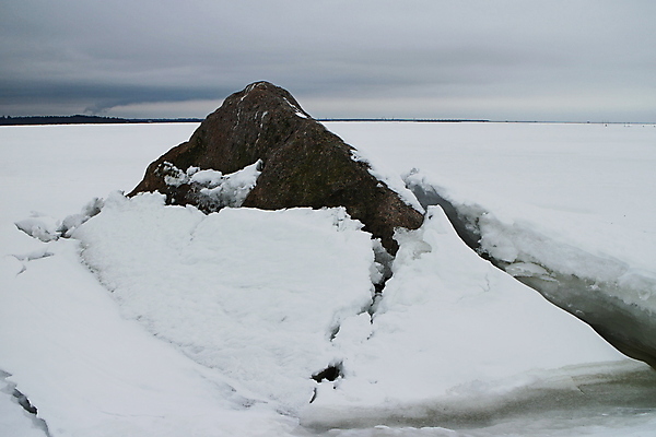 포토 JPG 해외이미지 바다 겨울 산 풍경 사람없음 냉동 얼음 추위 도전 바위 흰색 균열 아래 서리 절정 수평선 해외202004 해외포토 자연요소 계절 컬러 모션 돌_바위 방향 위치 파일형식 이미지허브