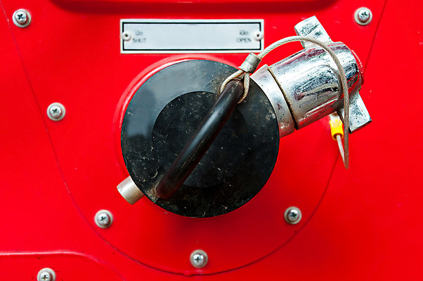 포토 JPG 해외이미지 디자인 불 폭죽 경고 사람 사람없음 빨간색 물 금속 장비 긴급 도시 오픈 뜨거움 구출 보호 연결 위험 공격 폭발 소방관 심볼 서비스 사인 보안 공포 베네치아 분무기 호스 보험 소화전 길가 압력 응답 해외202004 해외포토 자연요소 컬러 컨셉 모션 재질 안전 이탈리아 도움 안전장비 구조원 소방 파일형식 이미지허브