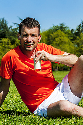 포토 JPG 해외이미지 백인 라이프스타일 남자 행복 얼굴 음료 음식 다이어트 관계 유리 건강 한명 사람 소년 성인 야외 힘 활발 우유 에너지 엄지손가락 마시기 흰색 아침식사 점심식사 돌봄 무료 영양분 해외202004 해외포토 서양인 1 감정 어린이 컬러 컨셉 손가락 모션 재질 유제품 생활 신체부위 식사 파일형식 이미지허브