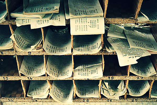 포토 JPG 해외이미지 손 아시아 종교 문화 불교 공 유리 미래 사람 동양인 사람없음 목재 빨간색 태양 중국 할로윈 수확 흰색 사찰 바퀴 행운 막대기 재산 황금 신비 크리스탈 심볼 복고 마녀 점성술 마법 서명 해외202004 해외포토 자연요소 나무 나라 컬러 컨셉 농업 재료 종교건축 재질 인종 신체부위 금융 광석 파일형식 이미지허브