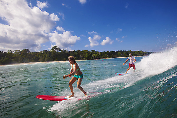 포토 JPG 해외이미지 여자 스포츠 파도 바다 여행 포즈 모션 자연 날씨 통 풍경 야외 두명 물 여름 파란색 운동 에너지 수상스포츠 액체 서핑 떨어짐 승차 시원함 발리 인도네시아 태평양 분무기 튜브 서퍼 혁명 해외202004 해외포토 자연요소 계절 아시아 컬러 섬 컨셉 운동선수 건강 사람 생태계 파일형식 이미지허브
