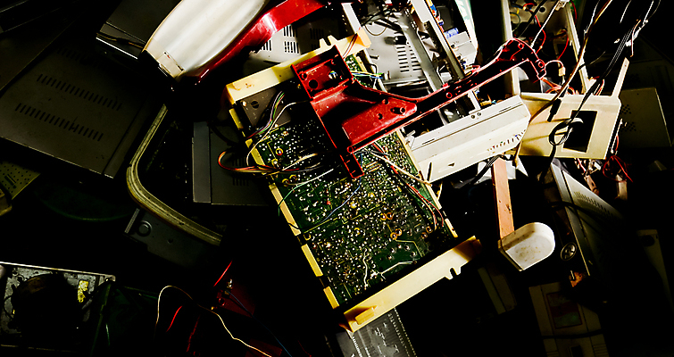 포토 JPG 해외이미지 산업 사람없음 쌓기 금속 재활용 손상 장비 쓰레기 폐기물 플라스틱 버리기 복고 전자 낭비 고물상 구식 깨짐 옛날 해외202004 해외포토 컨셉 모션 재질 친환경 파일형식 이미지허브