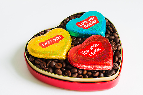 포토 JPG 해외이미지 모양 음식 분홍색 결혼 백그라운드 휴가 디저트 발렌타인데이 사탕 선물 사랑 사람 이벤트 사람없음 장식 빨간색 초록색 파란색 상자 컬러풀 갈색 과자 우주 초콜릿 어둠 금지 흰색 하트 축하 황금 달콤 설탕 뿌리기 심볼 고립 핸드메이드 해외202004 해외포토 감정 컬러 컨셉 모션 데이이벤트 맛 파일형식 이미지허브