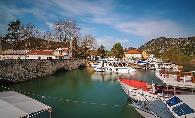 포토 JPG 해외이미지 공원 유럽 호수 여행 건축양식 교통시설 낚시 항해 풍경 사람없음 건물 목재 물 여행객 마을 항구 시골 만 보트 크루즈 지역 타운 크로아티아 닻 몬테네그로 발칸반도 뱃놀이 인기 전국 착륙 해외202004 해외포토 자연요소 나무 건축물 공공시설 건축 나라 교통 배_교통 재료 레저 사람 전통놀이 도시 시설 파일형식 이미지허브