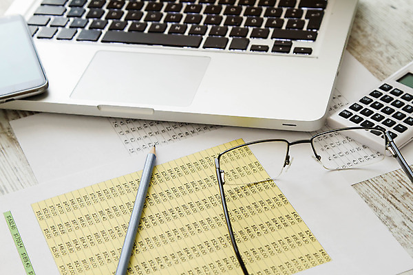 포토 JPG 해외이미지 종이 안경 돈 비즈니스 통계 사람없음 금융 경제 노트북 컴퓨터 사무실 숫자 연필 자료 저축 계산기 정보 성장 업무 수학 계산 재산 계획 주식 인쇄 분석 보고서 문서 투자 이익 시트 회계 경영 계좌 수입 회계사 해외202004 해외포토 직업 문자 잡화 컨셉 교과목 문구용품 학용품 전자제품 필기구 장비 작업 파일형식 이미지허브