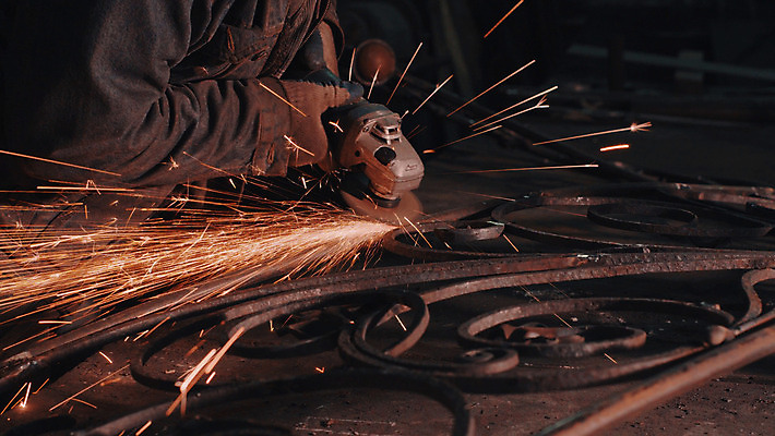 포토 JPG 해외이미지 직업 전통 손 포즈 검은배경 불꽃 노동자 실내 창조 미술 사람 사람없음 금속 기구 공구 업무 닫기 제조 공예 그라인더 갈기 대장장이 철강 핸드메이드 해외202004 해외포토 백그라운드 모션 재질 불 문화예술 취미 내부 신체부위 검은색 도구 작업 커피용품 파일형식 이미지허브