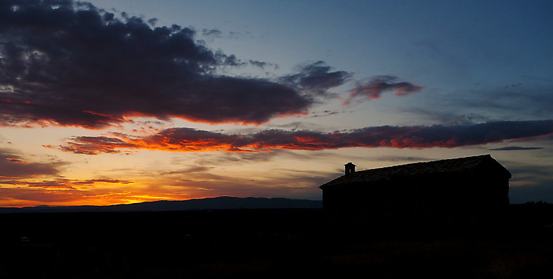 포토 JPG 해외이미지 외관 실루엣 유럽 여행 건축양식 사람없음 야외 건물 교회 황혼 일몰 프랑스 시골 세계여행 윤곽 서유럽 옛날 프로방스 해외202004 해외포토 건축물 건축 나라 종교건축 촬영기법 세계 노을 파일형식 이미지허브