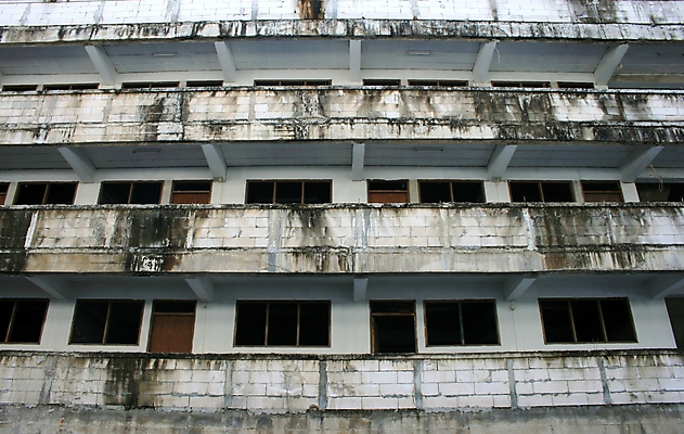 포토 JPG 해외이미지 벽 백그라운드 건축양식 창문 벽돌 거리 주택 사람없음 건물 어둠 버리기 구시가지 옛날 콘크리트 해외202004 해외포토 건축물 건축 모션 파일형식 이미지허브
