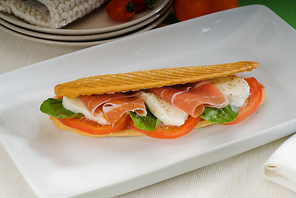 포토 JPG 해외이미지 접시 음식 토마토 실내 사람없음 흰배경 햄 바질 파니니 해외202004 해외포토 식기 백그라운드 채소 샌드위치 육류 내부 흰색 파일형식 이미지허브