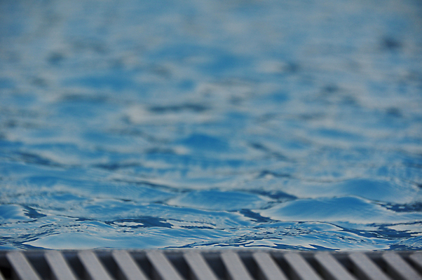 포토 JPG 해외이미지 물결 호텔 휴가 휴식 프레임 수영장 사람없음 야외 물 여름 파란색 햇빛 여행객 침묵 플라스틱 당구 묘사 휴양지 잔물결 해외202004 해외포토 자연요소 계절 컬러 컨셉 재질 숙소 사람 태양 구기 소리 장소 파일형식 이미지허브