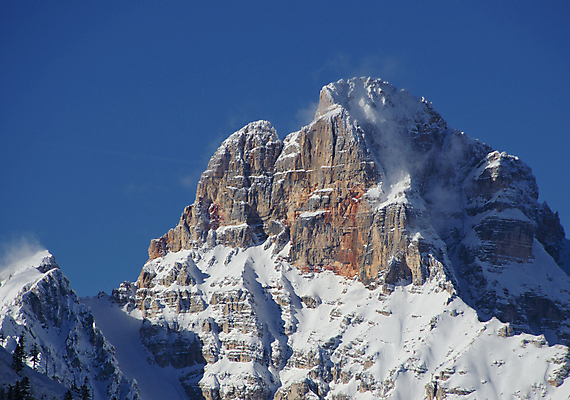 포토 JPG 해외이미지 나무 계절 선 스포츠 여행 크리스마스 겨울 자연 하늘 날씨 휴가 스키 산 주택 그림자 사람 풍경 경사 사람없음 야외 건물 목재 파란색 빛 산타클로스 교회 얼음 이탈리아 추위 바위 흰색 신선 스노우보드 숲 12월 언덕 알프스 장면 절정 해외202004 해외포토 자연요소 식물 건축물 기념일 유럽 컬러 재료 종교건축 겨울스포츠 돌_바위 보드_스포츠 날짜 생태계 파일형식 이미지허브
