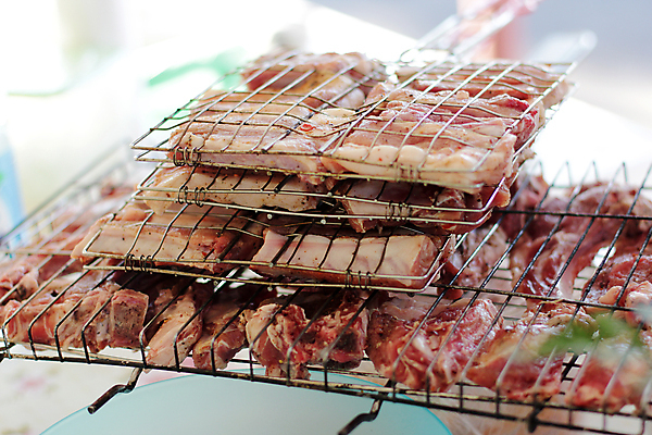 포토 JPG 해외이미지 음식 백그라운드 컨셉 자연 육류 돼지고기 스테이크 요리 잔디 사람없음 야외 여름 소풍 파티 식사 저녁식사 어둠 소고기 뜨거움 그릴 바비큐 자르기 굽기 준비 숯 양고기 바비큐립 점심식사 케밥 단백질 등심 석탄 절임 해외202004 해외포토 식물 계절 식재료 모션 주방용품 서양음식 이벤트 야외활동 구이 생태계 영양소 파일형식 이미지허브