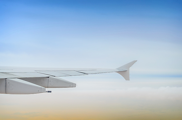 포토 JPG 해외이미지 구름 응시 지구 여행 백그라운드 날개 비즈니스 창문 교통시설 하늘 휴가 비행기 안테나 파노라마 풍경 사람없음 내부 파란색 우주 기계 일몰 에너지 흰색 분위기 땅 고도 항공 속도 상업 제트기 엔진 우주산업 스카이라인 대패 수평선 해외202004 해외포토 자연요소 시선 산업 컬러 교통 컨셉 통신 항공교통 대중교통 촬영기법 노을 시설 파일형식 이미지허브