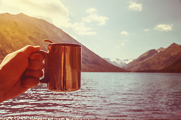 포토 JPG 해외이미지 나무 호수 커피 음료 여행 자연 하늘 아침 날씨 휴가 새로움 산 풍경 사람없음 야외 초록색 물 햇빛 평화 일출 환경 미국 침묵 새벽 하이킹 머그컵 차 숲 8 장면 무한 완벽 특별함 몽환 카피스페이스 해외202004 해외포토 주간 자연요소 식물 컬러 컨셉 북아메리카 레저 컵 태양 숫자 노을 소리 공백 생태계 파일형식 이미지허브