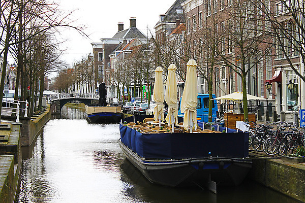 포토 JPG 해외이미지 전통 계절 유럽 음식 여행 우산 자연 아침 사람 앉기 사람없음 건물 목재 물 강 반사 여행객 식당 봄 카페 무대 도시 보트 중세 역사 도심 갑판 네덜란드 상업 운하 지역 옛날 해외202004 해외포토 주간 자연요소 나무 건축물 나라 배_교통 재료 모션 상점 생태계 파일형식 이미지허브