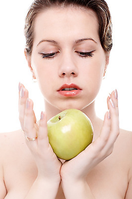 포토 JPG 해외이미지 백인 라이프스타일 손 여자 얼굴 다이어트 손가락 건강 한명 사람 성인 초록색 사과 피부 해외202004 해외포토 서양인 1 컬러 과일 생활 신체부위 파일형식 이미지허브