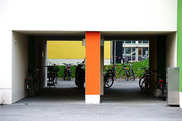 포토 JPG 해외이미지 공원 단풍 건축양식 주택 사람없음 건물 컬러풀 자전거 스쿠터 오토바이 터널 주차 통로 해외202004 해외포토 건축물 공공시설 건축 길 컬러 잎 바이크 파일형식 이미지허브