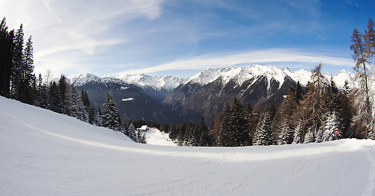 포토 JPG 해외이미지 나무 구름 겨울 자연 하늘 스키 산 파노라마 풍경 경사 사람없음 파란색 빛 맑음 냉동 얼음 이탈리아 추위 흰색 소나무 숲 언덕 서리 알프스 장면 절정 눈내림 해외202004 해외포토 자연요소 식물 계절 유럽 컬러 날씨 겨울스포츠 눈_날씨 촬영기법 생태계 파일형식 이미지허브