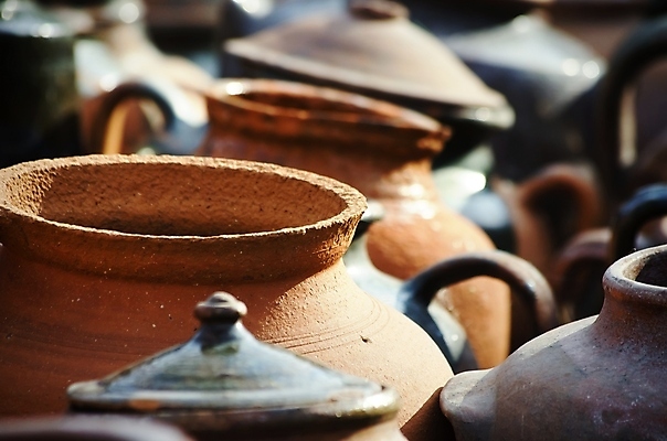 포토 JPG 해외이미지 전통 미술 사람없음 장식 갈색 주방 항아리 도자기 사발 냄비 컨테이너 오브젝트 점토 토기 수공예 핸드메이드 해외202004 해외포토 산업 컬러 문화예술 용기_그릇 사기그릇 솥 공예 파일형식 이미지허브