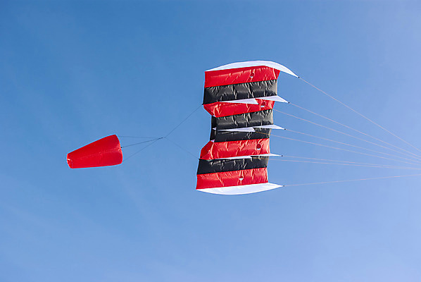 포토 JPG 해외이미지 1 라이프스타일 옷 남자 호수 스포츠 겨울 모션 자연 하늘 바람 스키 휴식 항해 건강 사람 취미 사람없음 야외 파란색 운동 햇빛 태양 냉동 얼음 힘 추위 흰색 헬멧 속도 북쪽 추적 시베리아 해외202004 해외포토 자연요소 계절 컬러 컨셉 배_교통 날씨 겨울스포츠 생활 보호장비 방향 생태계 파일형식 이미지허브