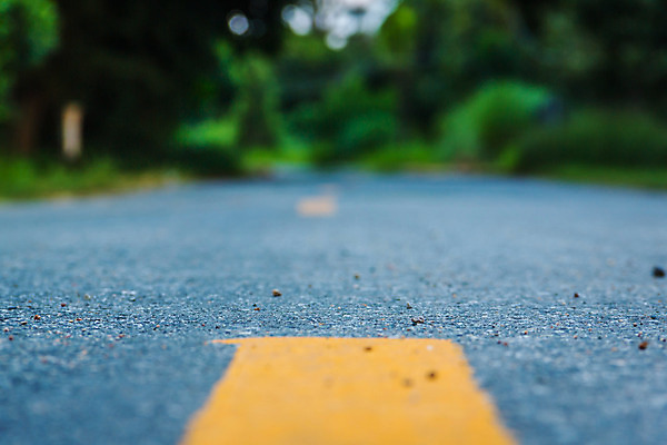 포토 JPG 해외이미지 도로 길 여행 백그라운드 컨셉 곡선 학교 교통시설 자동차 거리 버스 안전 풍경 사람없음 흰색 선택 중앙 아스팔트 사인 길가 방법 해외202004 해외포토 교육 선 육상교통 컬러 교통 대중교통 시설 파일형식 이미지허브