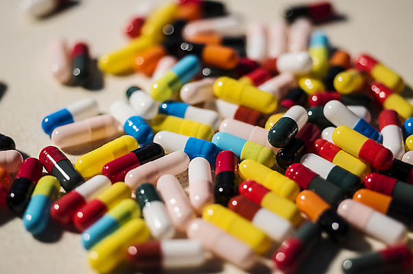 포토 JPG 해외이미지 과학 건강 병원 사람없음 컬러풀 알약 약 고통 질병 약국 허브 두통 처방 중독 돌봄 복용 헬프 항생제 해외202004 해외포토 식물 감정 컬러 의학 모션 도움 파일형식 이미지허브