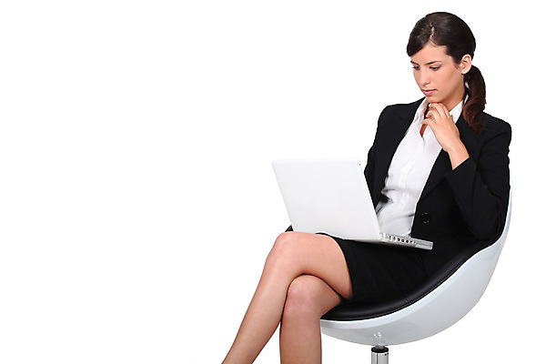 포토 JPG 해외이미지 직업 손 디자인 의자 비즈니스 갈색머리 한명 앉기 정장 성인 컴퓨터 사무실 검은색 재킷 터치 성장 잡기 업무 원형 무릎 포니테일 턱 고용 해외202004 해외포토 도형 1 헤어스타일 옷 컬러 가구 모션 사람 신체부위 전자제품 외투 구직 작업 채용 파일형식 이미지허브