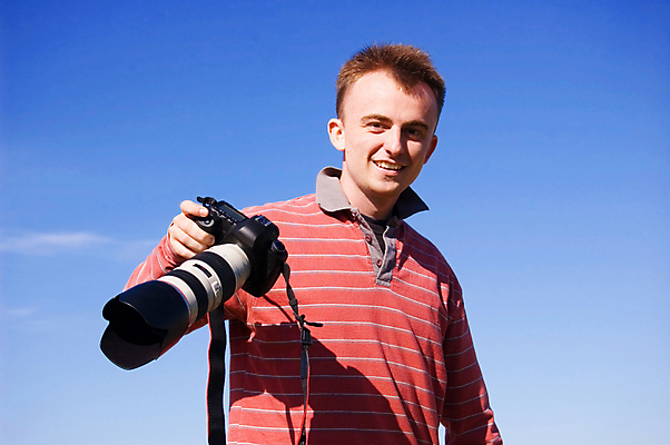 포토 JPG 해외이미지 직업 손 응시 남자 얼굴 한명 사람 풍경 성인 반짝임 카메라 디지털 검은색 사진촬영 손상 장비 모임 흰색 가리킴 표현 잡기 업무 큼 사진사 그림 슛 찬성 셔터 필터 해외202004 해외포토 1 시선 컬러 컨셉 모션 손짓 신체부위 전자제품 촬영 작업 크기 작가 파일형식 이미지허브