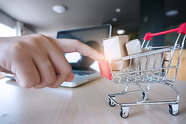 포토 JPG 해외이미지 라이프스타일 손 컨셉 인터넷 비즈니스 통신 손가락 모바일 기술 사람없음 스마트폰 핸드폰 쇼핑 글로벌 상점 디지털 스크린 웹 카트 거래 터치 정보 네트워크 시장 밀기 구매 연결 전화기 스마트 상업 인덱스 질서 소매 온라인 전자상거래 마케팅 해외202004 해외포토 모션 생활 신체부위 전자제품 스마트기기 예절 파일형식 이미지허브