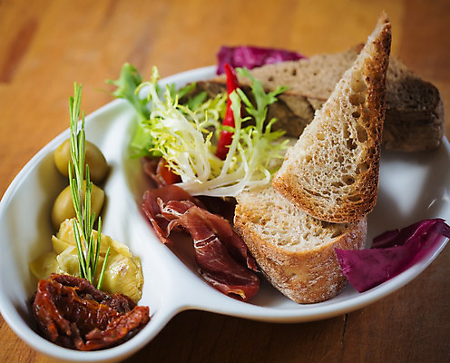 포토 JPG 해외이미지 전통 접시 음식 빵 백그라운드 토마토 탁자 치즈 건강 종류 육류 돼지고기 요리 사람없음 초록색 여름 검은색 식사 저녁식사 이탈리아 흰색 신선 파마 선택 애피타이저 지중해 올리브 햄 피클 바질 훈제 프랑스어 점심식사 모짜렐라치즈 뷔페 살라미 치유 타파스 해외202004 해외포토 문자 헤어스타일 식기 계절 열매 유럽 바다 컬러 가구 컨셉 채소 식재료 유제품 절임 파일형식 이미지허브
