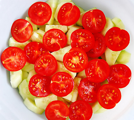 포토 JPG 해외이미지 접시 음식 조각 다이어트 토마토 채소 재료 자연 오이 건강 요리 씨앗 사람없음 장식 빨간색 초록색 식사 저녁식사 봄 샐러드 신선 원형 체리 중앙 자르기 먹기 준비 유기농 성분 내추럴 숙성 식욕 채식주의자 해외202004 해외포토 도형 식물 식기 웰빙 계절 컬러 과일 모션 생태계 채식 파일형식 이미지허브