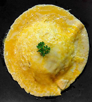 포토 JPG 해외이미지 검은배경 실내 사람없음 하이앵글 계란 계란요리 오믈렛 해외202004 해외포토 뷰포인트 백그라운드 요리 내부 알 검은색 파일형식 이미지허브