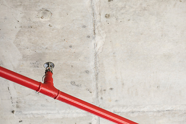 포토 JPG 해외이미지 산업 자동차 불 거리 안전 사람없음 빨간색 물 금속 장비 흰색 긴급 도시 오픈 보행로 플러그 보호 위험 주차 소방관 오브젝트 천장 예방 보안 튜브 소화기 일반 소화전 고립 압력 옛날 철강 해외202004 해외포토 자연요소 길 육상교통 컬러 컨셉 재질 안전장비 구조원 소방 파일형식 이미지허브