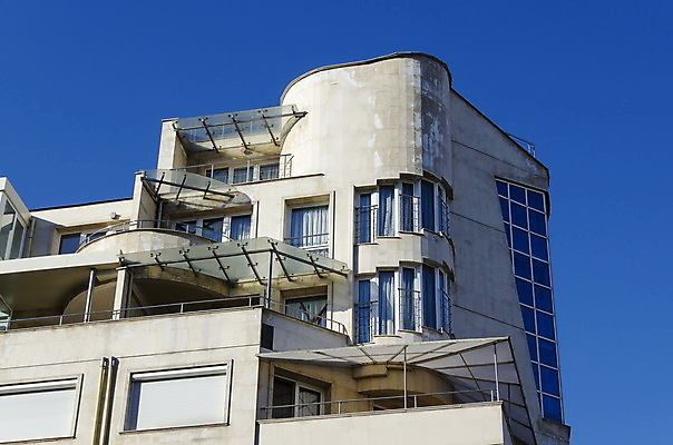 포토 JPG 해외이미지 디자인 외관 건축양식 창문 지붕 사람없음 건물 장식 금속 발코니 도시 클래식 파편 묘사 불가리아 스타일 해외202004 해외포토 건축물 건축 컨셉 재질 파일형식 남유럽 이미지허브