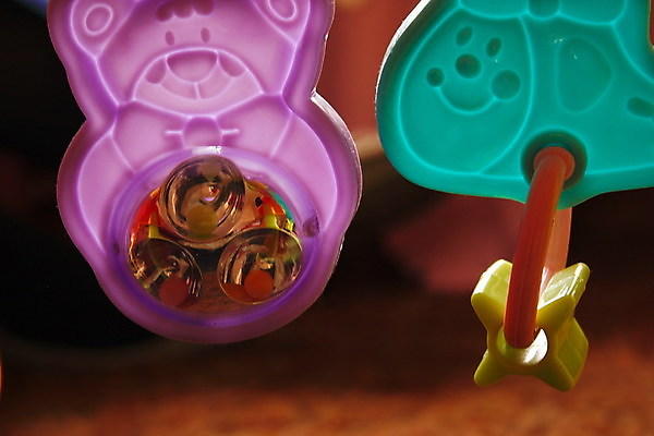 포토 JPG 해외이미지 행복 얼굴 어린이 놀이 함께함 선물 소년 사람없음 파란색 컬러풀 장난감 유치원 기쁨 게임 아기 작음 걸음마 고립 천진난만 해외202004 해외포토 교육 남자 감정 컬러 컨셉 모션 사람 신체부위 크기 파일형식 이미지허브