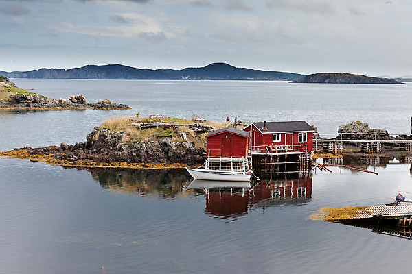 포토 JPG 해외이미지 바다 캐나다 표면 낚시 새로움 풍경 사람없음 목재 빨간색 물 반사 만 보트 작음 대서양 판잣집 해외202004 해외포토 자연요소 나무 컬러 컨셉 북아메리카 배_교통 재료 레저 주택 크기 파일형식 이미지허브